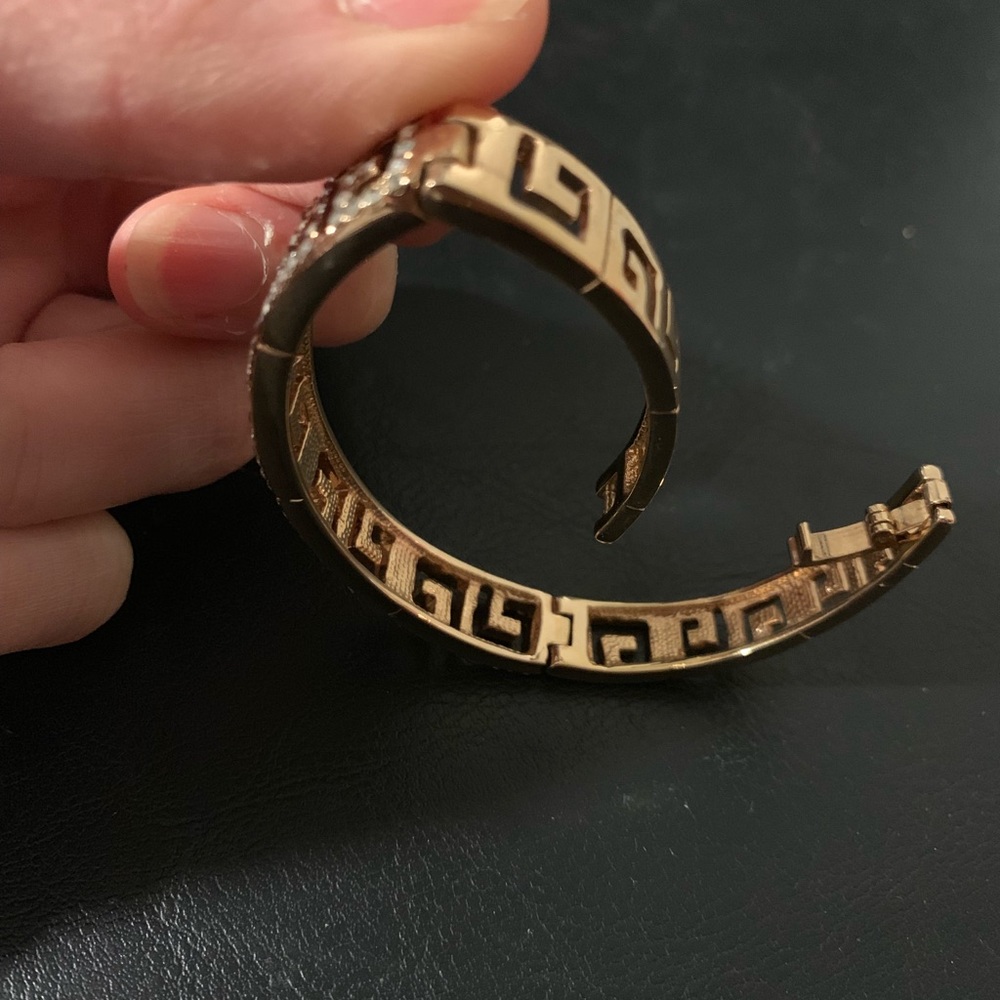 Beautiful Classy Bracelet - Picture 5 of 7